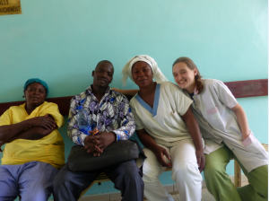 Marie-Marthe et des patients tchadiens